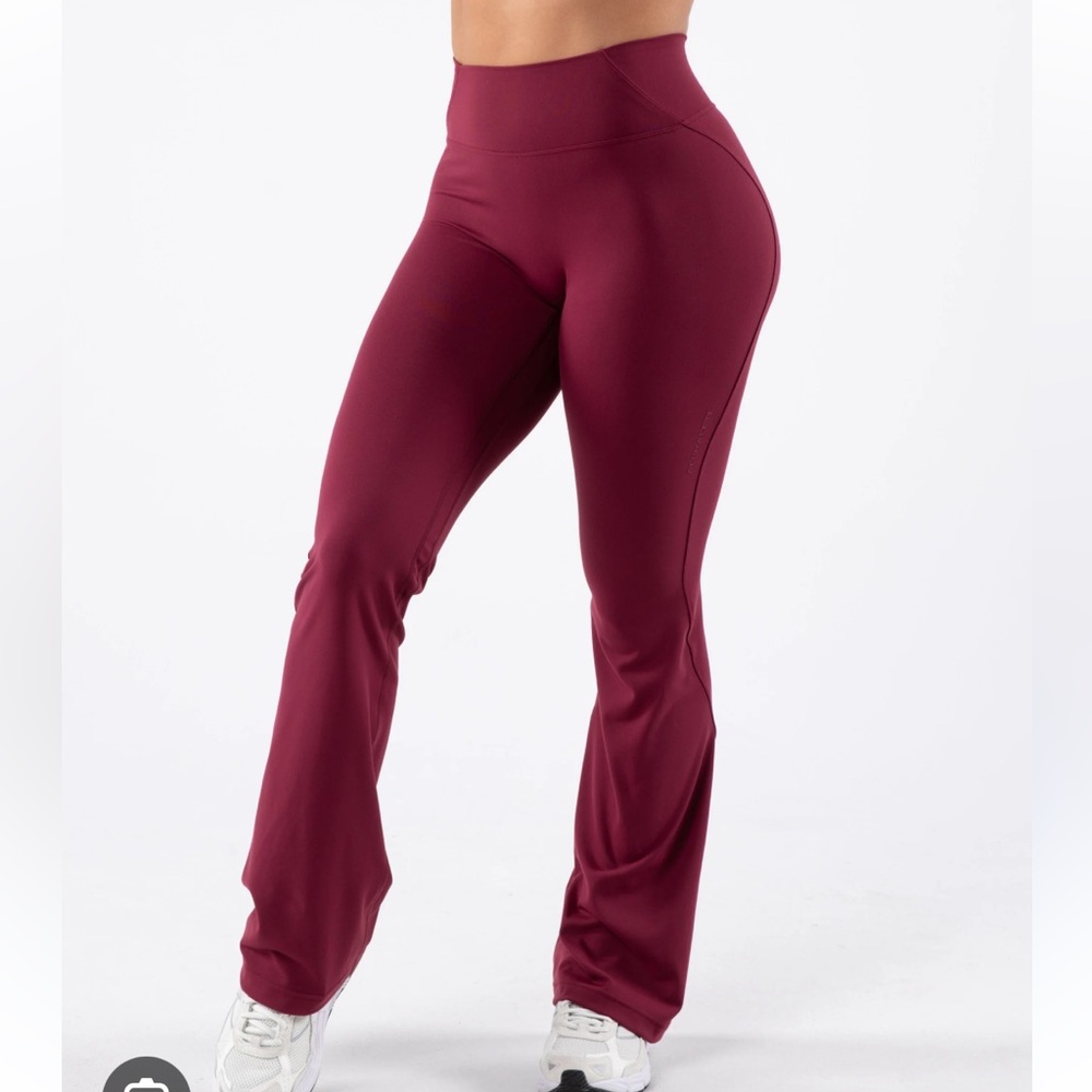 Alphalete Aura Flare leggings